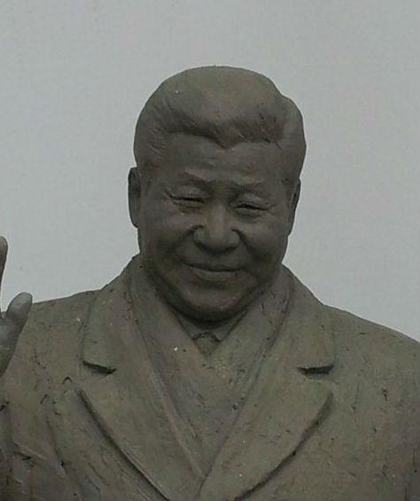 雕塑-习近平与夫人彭丽媛的爱情故事